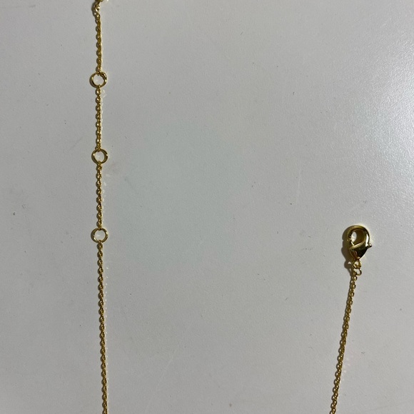 New gold rose necklace - Picture 2 of 2